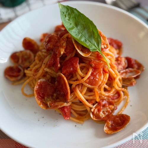 白ワインで旨味を抽出【あさりとトマトのパスタ】