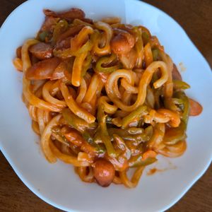 しぃちゃんの作ってみた!投稿(パスタより美味しい!?『うどんナポリタン』ランチに最適♡)
