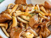 5分でパパッと♪【2種のきのこのバター醤油炒め】コク旨♡