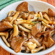 5分でパパッと♪【2種のきのこのバター醤油炒め】コク旨♡