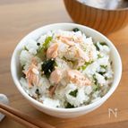 『秋鮭とワカメのだし炊き混ぜご飯』＃白だし