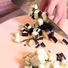重ねて焼くだけ！◎簡単なのに本格的✨【春巻きの皮でラザニア】の工程1