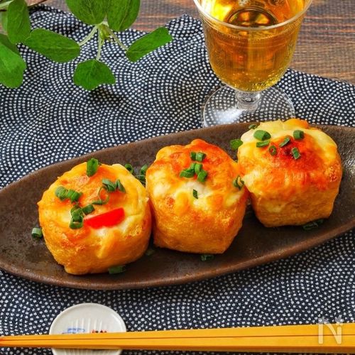 火を使わず簡単！一口栃尾揚げのミニトマト詰め焼き