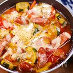 夏野菜とウインナーのとろとろトマトチーズ焼き😘🍺