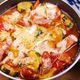 夏野菜とウインナーのとろとろトマトチーズ焼き😘🍺