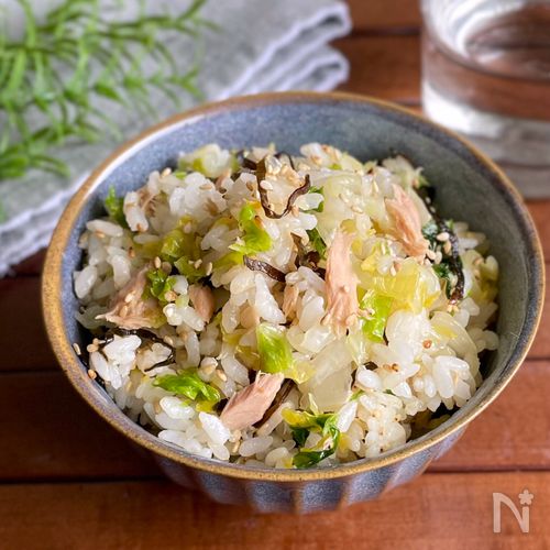 炊いたご飯に混ぜるだけ♪子供爆食「白菜とツナの炊き込みご飯」