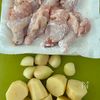 【手羽元とじゃがいものにんにくトロトロ煮】ご飯が進む！コク旨の下準備