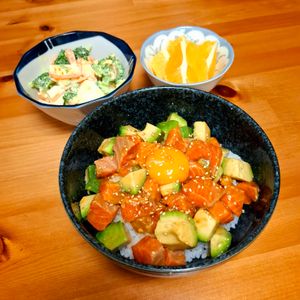 まろみの作ってみた!投稿(『サーモンとアボカドのポキ丼』簡単時短でも絶品丼♡)