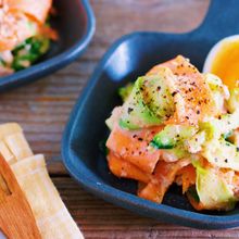 抱えて食べたい♪『ひらひらズッキーニと人参のゴマ味噌サラダ』