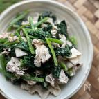 豚こまとほうれん草でボリューム満点♪主菜にもなる梅マヨサラダ