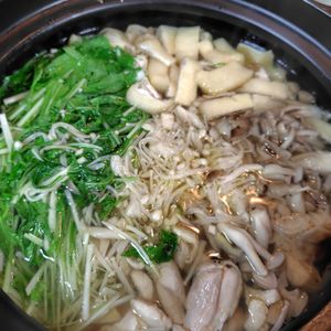 コスモスの作ってみた!投稿(水菜ときのこの旨だし鶏鍋)