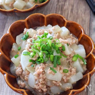 ごま油と柚子こしょう香る♩かぶの旨塩そぼろあんかけ