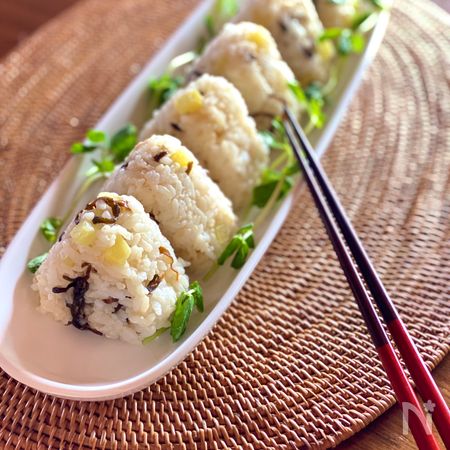 簡単 チーズとたくあんの塩昆布おにぎり By Asuca レシピサイト Nadia ナディア プロの料理家のおいしいレシピ