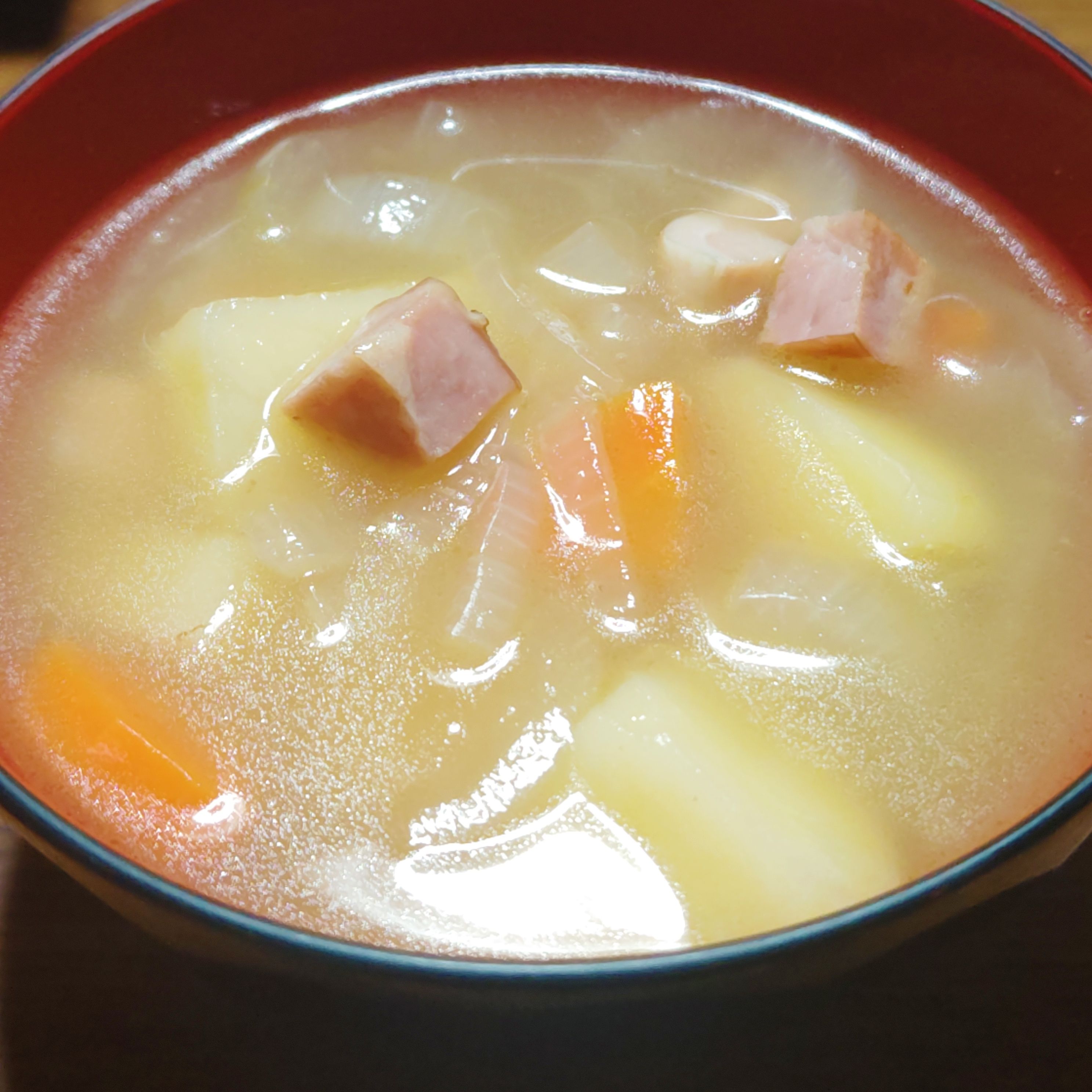 レンジで野菜を甘く♡『ベーコンポテトのオニオンスープ』の作ってみた