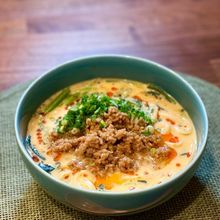 レンジだけで作る「豆乳担々うどん」