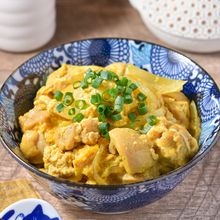 カレー親子丼│箸が止まらん♪ひと味違うやみつきどんぶり