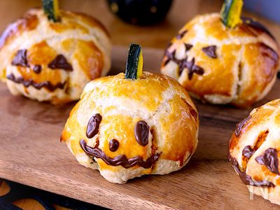 ハロウィンに配れる♡立体チョコパンプキンパイのおばけ | レシピ