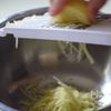衝撃の美味しさ！取り合いになる！？【山盛りポテト】の工程1