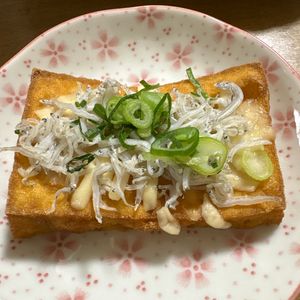 923581の作ってみた!投稿(カリっとチーズとろける厚揚げのしらすチーズ)