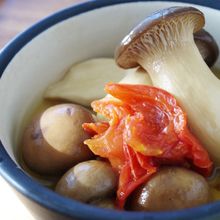 いろいろ使える茸の常備菜
まるごと茸の白ワイン煮