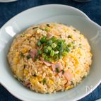 【卵とハムのチャーハン】冷蔵庫によくある材料で♪