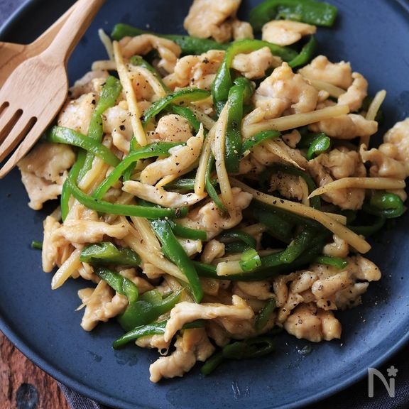 鶏胸肉のチンジャオロースー。