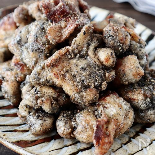 【黒ゴマ唐揚げ】黒くてびっくり!香ばしい!