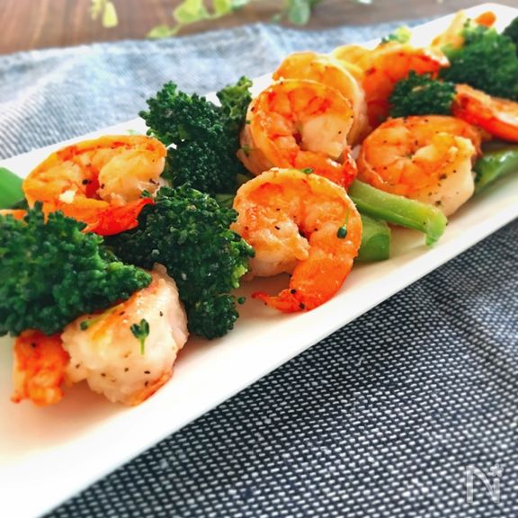 プリプリえびとブロッコリーの黒こしょう中華炒め