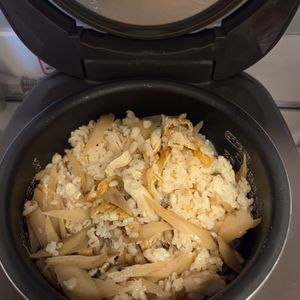 にゃんこさん🐱の作ってみた!投稿(油揚げとごぼう舞茸の炊き込みご飯【作りおき・お弁当】)