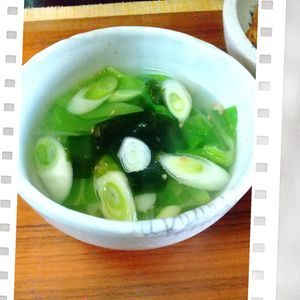チョロリスの作ってみた!投稿(ゆるりと腸活♩わかめと長ネギのうま塩スープ)