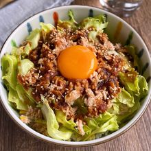 簡単なのにガッツリ旨い！「レタスとツナのスピード丼」