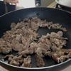 【10分で絶品丼】豚こま肉の甘辛ネギマヨ丼の工程1