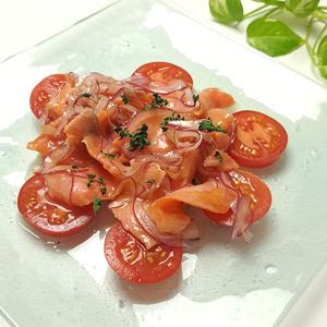 とのちゃまの作ってみた!投稿(サーモンとトマトのマリネサラダ)
