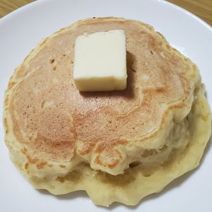 週一だけは頑張ります💦の作ってみた!投稿(泡立てないスフレパンケーキ♪材料3つ♡あの食材で驚きの食感)