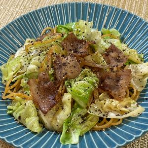 楽ラク手抜キッチン🐶🐾の作ってみた!投稿(キャベツと玉ねぎの豚生姜焼きパスタ)