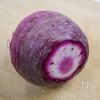 蕪をシンプルに味わう「紫蕪のオリーブオイル塩焼き」の下準備