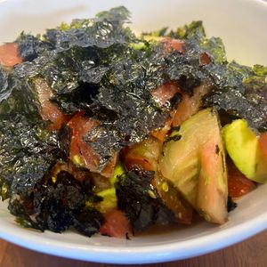 Shinoの作ってみた!投稿(【アボカドとトマトのわさび醤油和え】3分で簡単！美容健康にも)