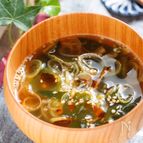 焦がしネギとわかめのピリ辛♡中華スープ【#簡単#水戻し不要】