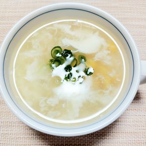よっこの作ってみた!投稿(ふわとろ白いかきたま中華コーンスープ♪余った卵白ムダなく消費)