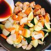 ころころ豚しゃぶ団子と夏野菜の黒酢あんの工程7