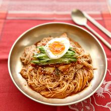 ピリ辛！コチュジャンソースで作る『ピビンククス風そうめん』