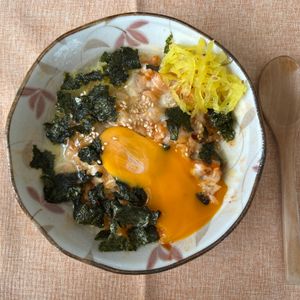 ゆるグル子の作ってみた!投稿(混ぜてチンするだけ「ビビンバ風卵かけご飯」)