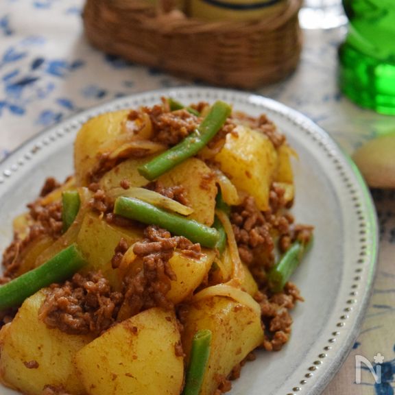 ごはんにも、パンにも、パスタにも合う「ドライカレー肉じゃが」