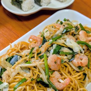 まゆのの作ってみた!投稿(海老ニラキャベツのうま塩焼きそば)