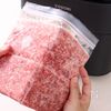 冷凍保存期間が伸びる薄塩ひき肉シートでダブルチーズバーガーの工程1