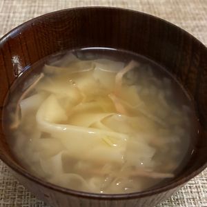 puricoの作ってみた!投稿(ベーコンと玉ねぎのコンソメガーリックワンタンスープ♡)