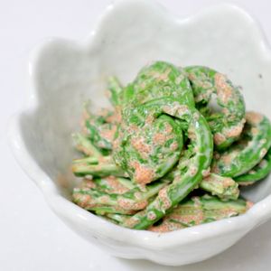 まゆの作ってみた!投稿(こごみの明太子あえ)