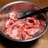 『牛肉とほうれん草のとろたまオイスター炒め』コクうまおかず☆の工程1