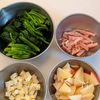 【りんごとほうれん草のマヨサラダ】給食アレンジレシピの工程1