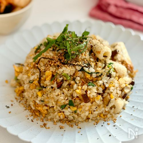 ちくわと塩こんぶの和風チャーハン【簡単ランチ・節約】